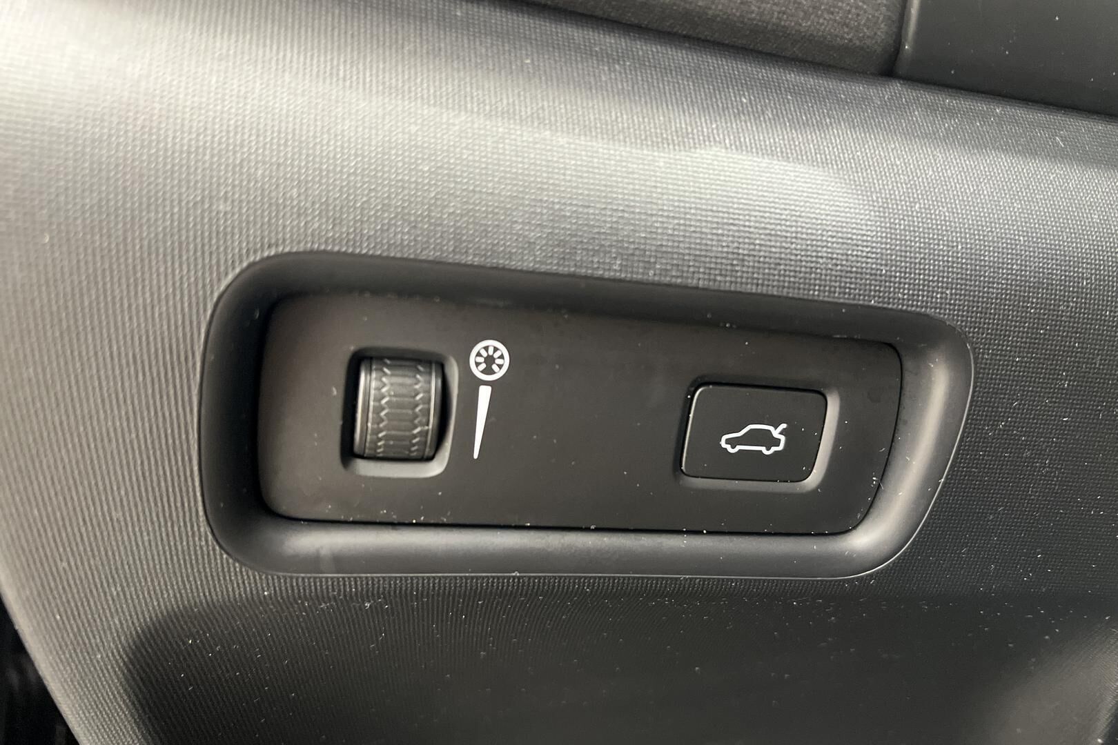 POLESTAR 2 iso kuva 27