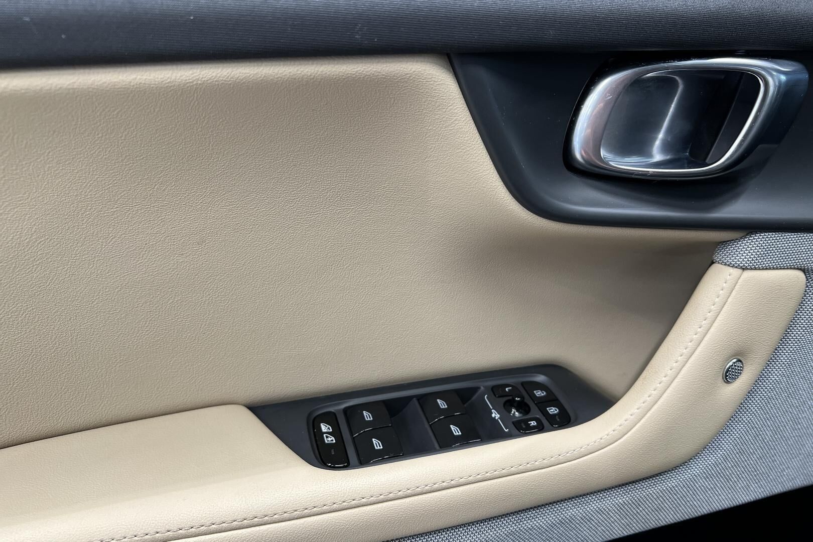 POLESTAR 2 iso kuva 28