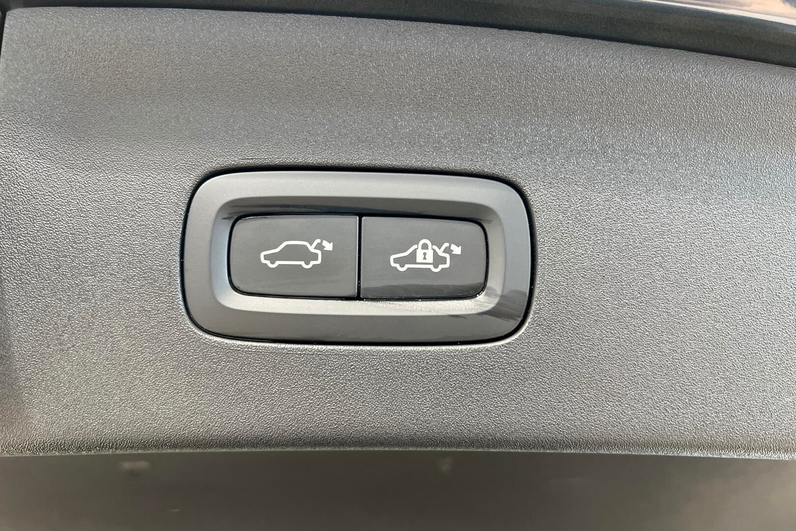 POLESTAR 2 iso kuva 36