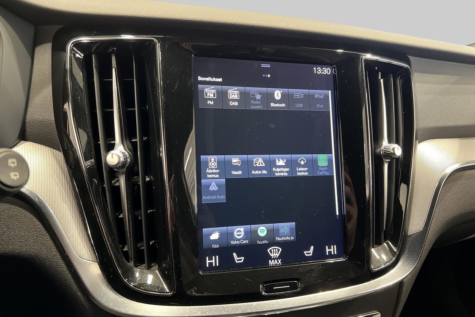 VOLVO V60 iso kuva 17