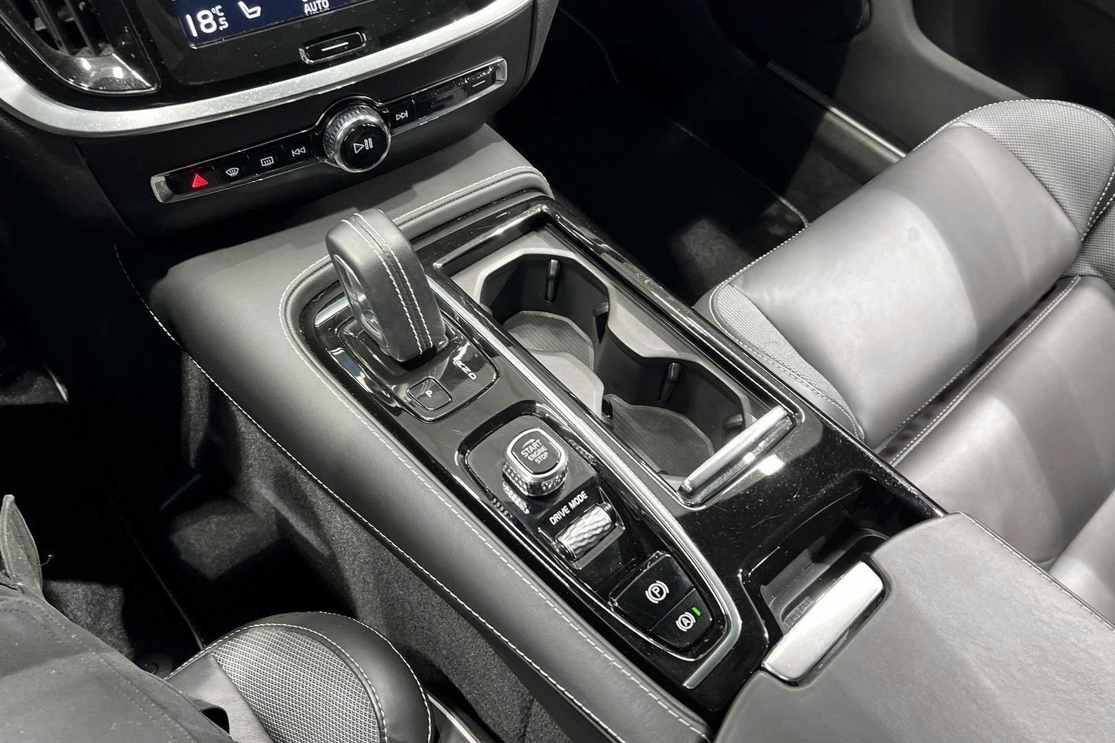 VOLVO V60 iso kuva 20