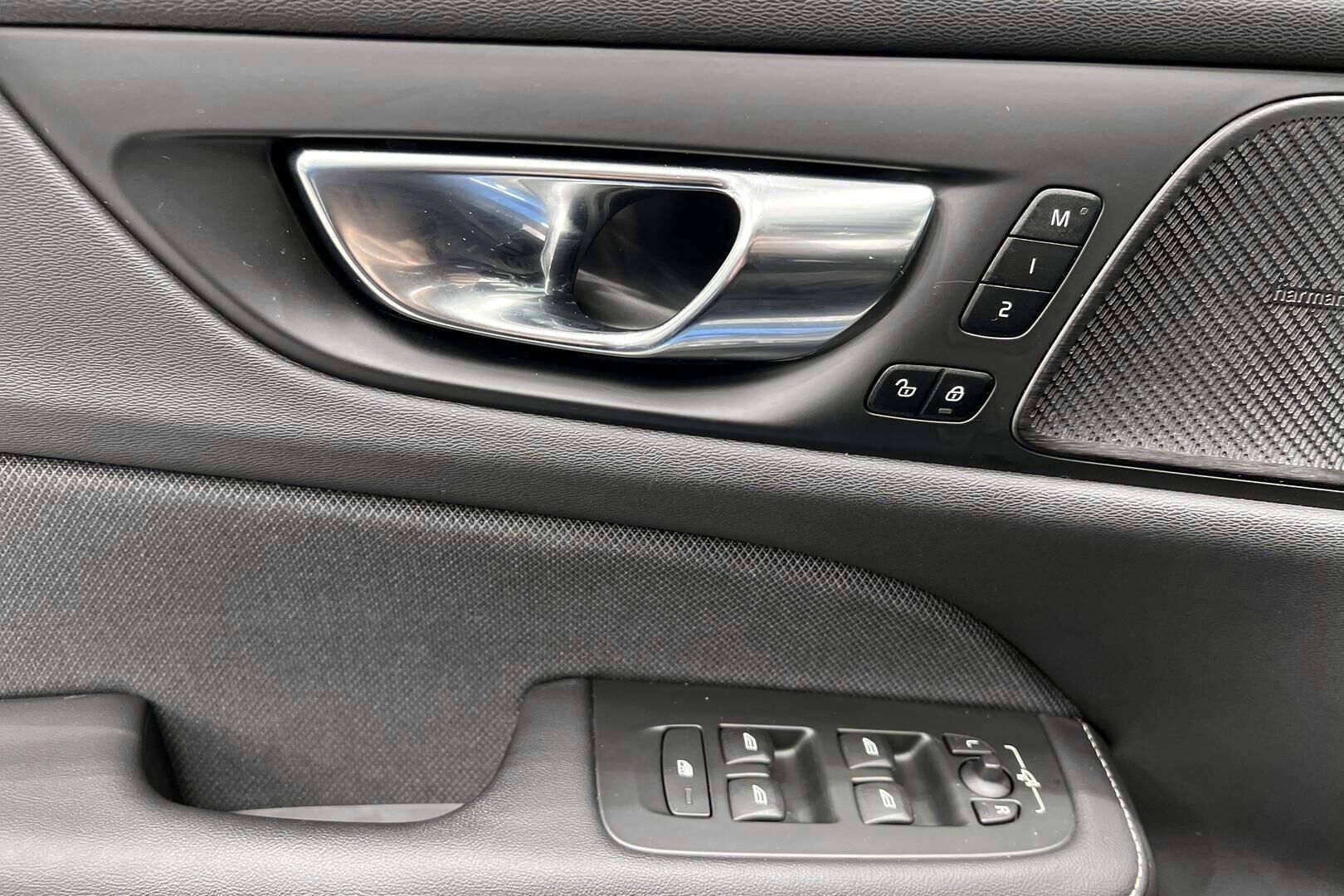 VOLVO V60 iso kuva 28