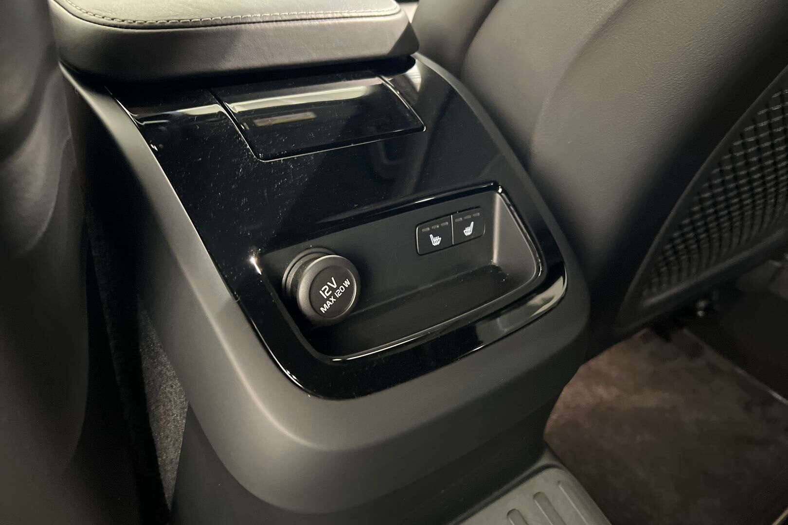 VOLVO V60 iso kuva 30