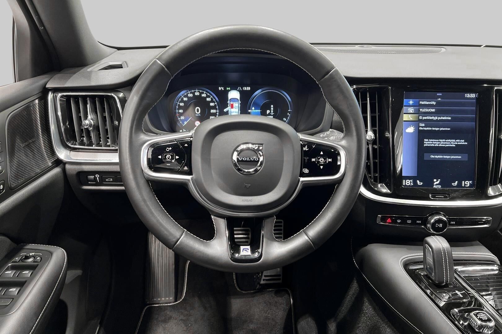 VOLVO V60 iso kuva 32