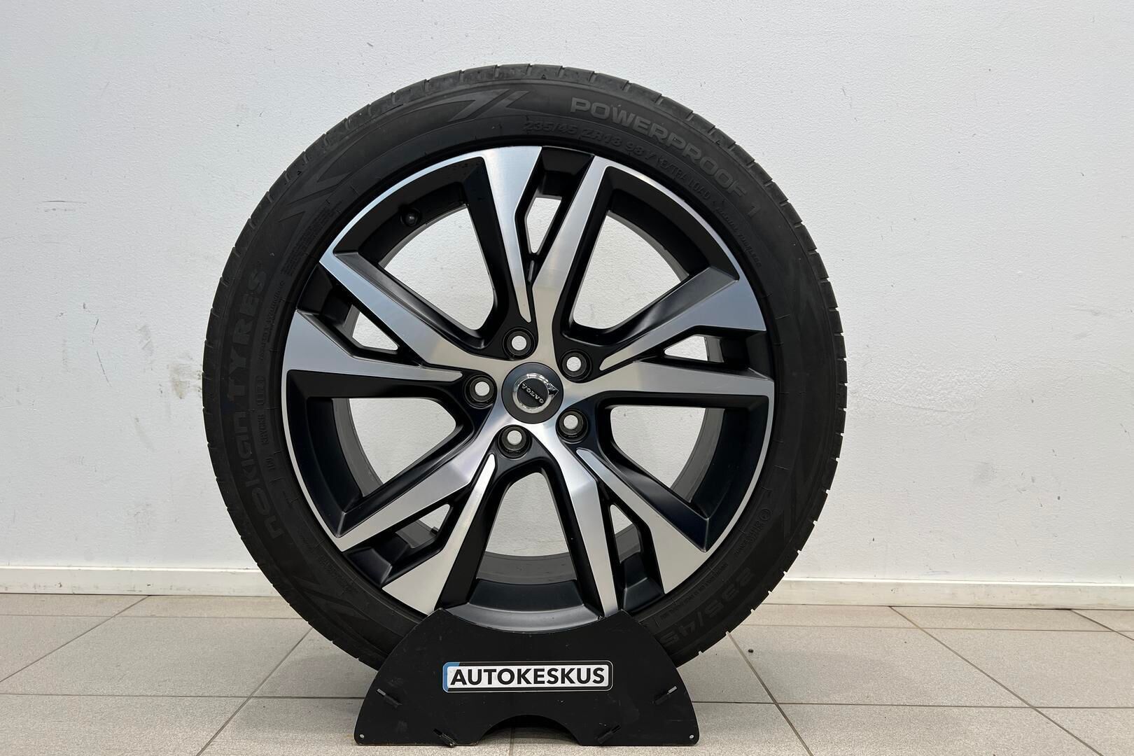 VOLVO V60 iso kuva 33