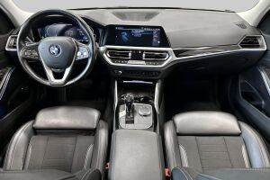 BMW 3-SARJA esikatselu 11