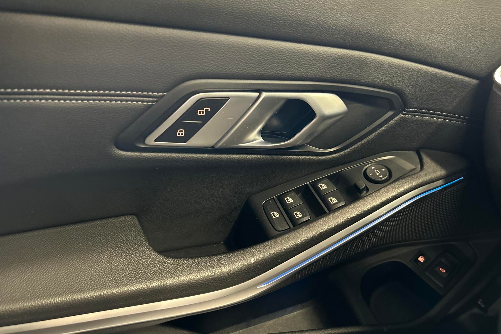 BMW 3-SARJA iso kuva 21