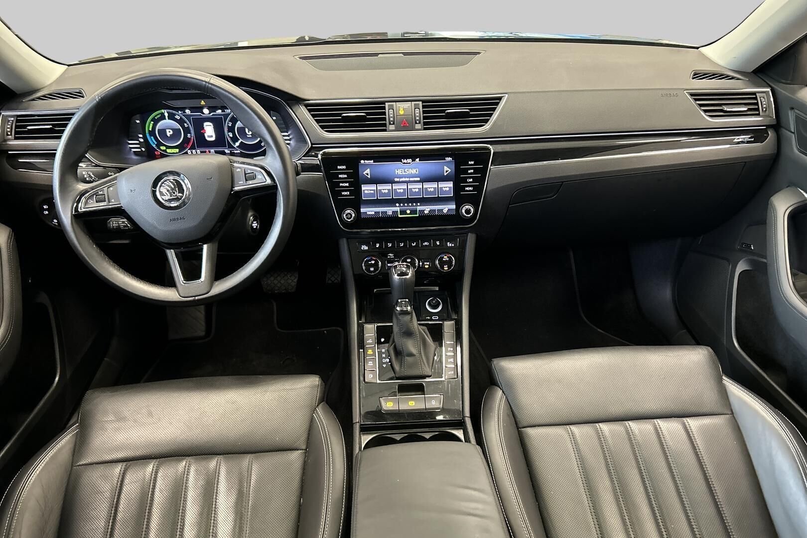 SKODA Superb iso kuva 10
