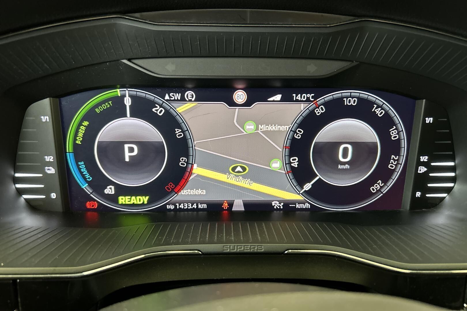 SKODA Superb iso kuva 13