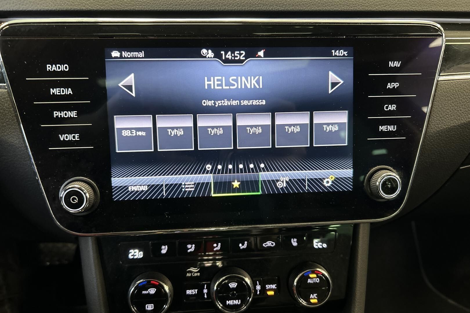 SKODA Superb iso kuva 14