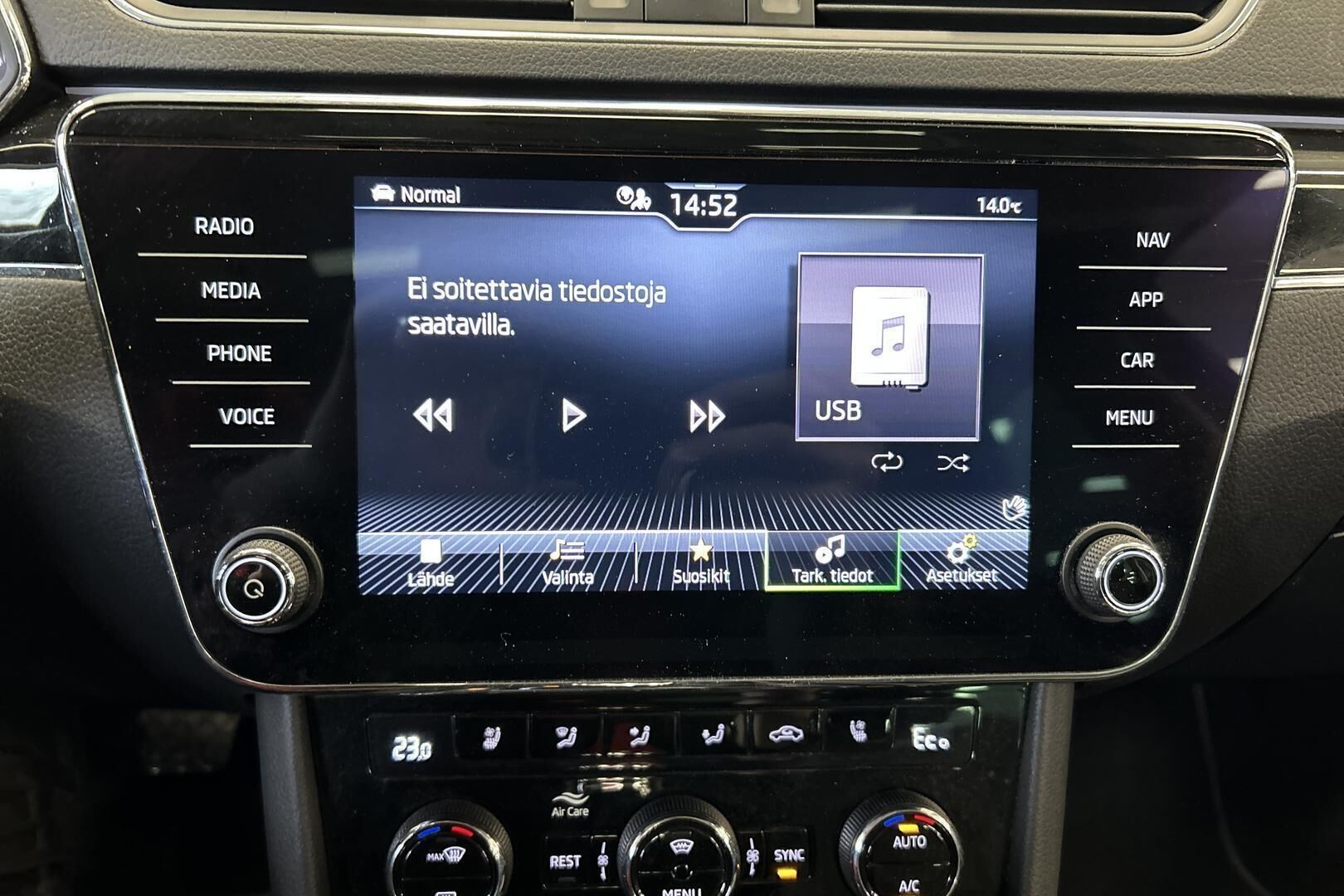 SKODA Superb iso kuva 15
