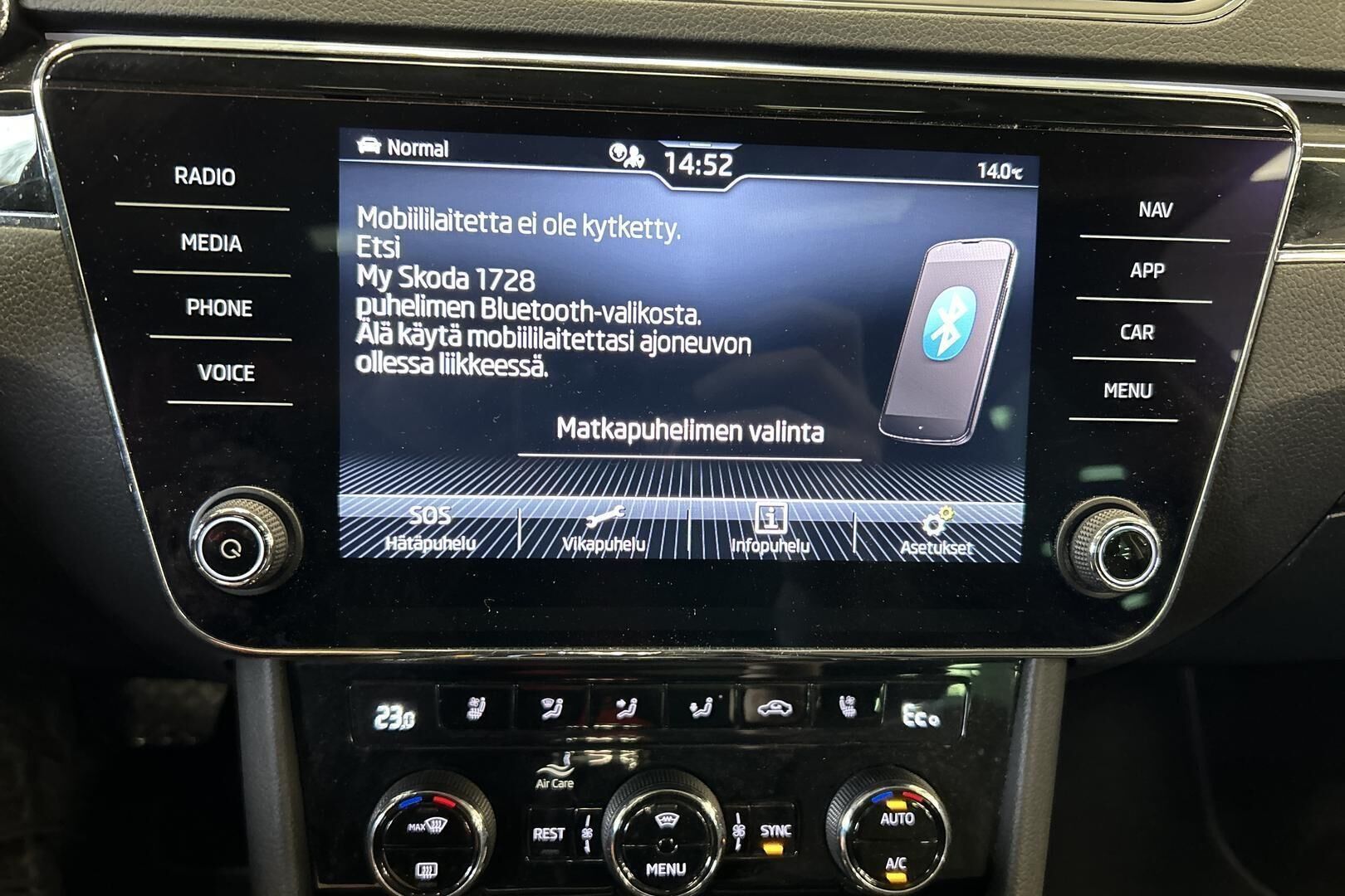 SKODA Superb iso kuva 16