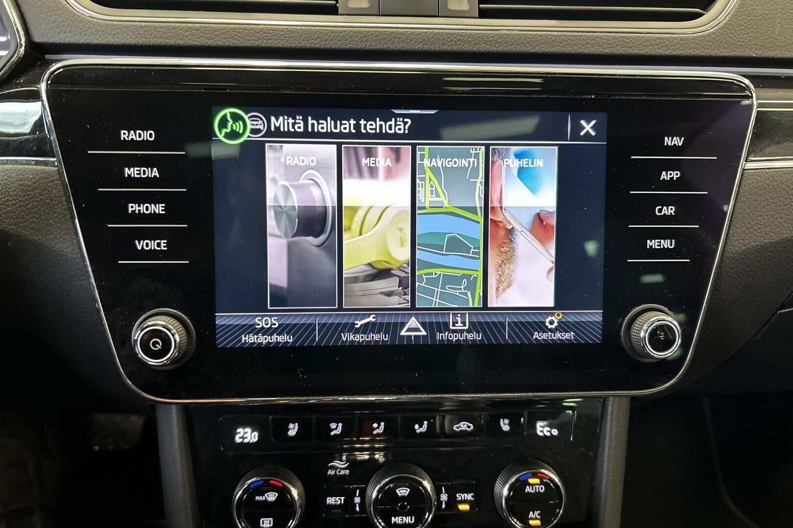 SKODA Superb iso kuva 17