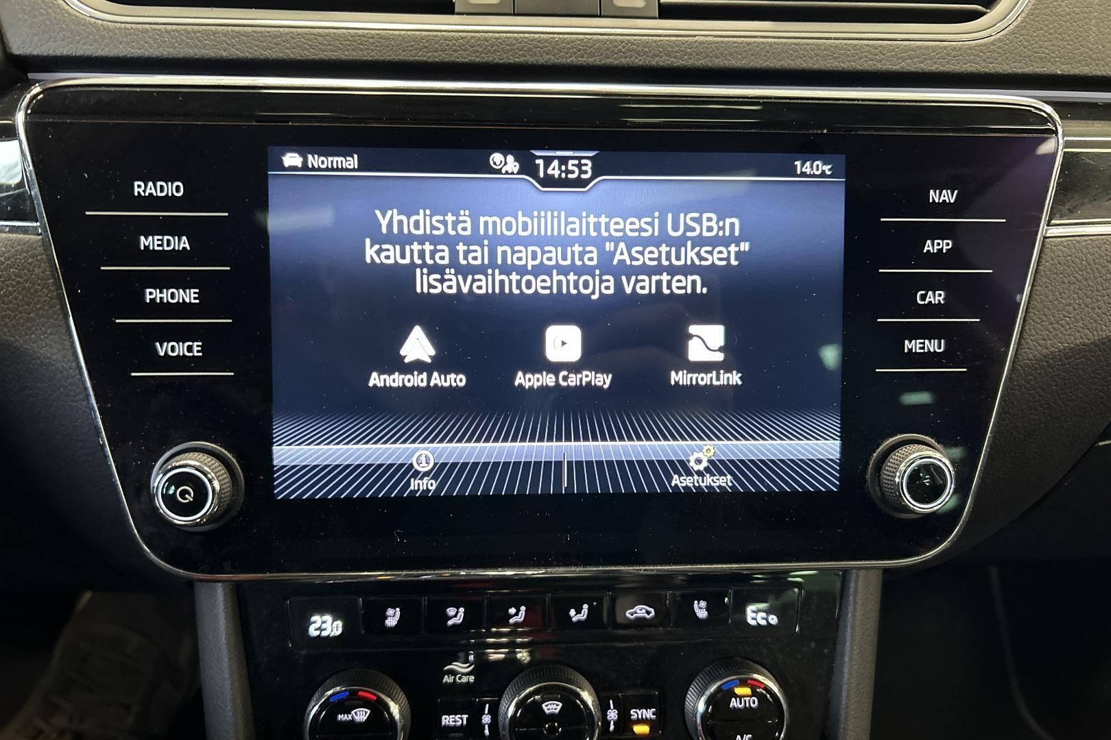 SKODA Superb iso kuva 18