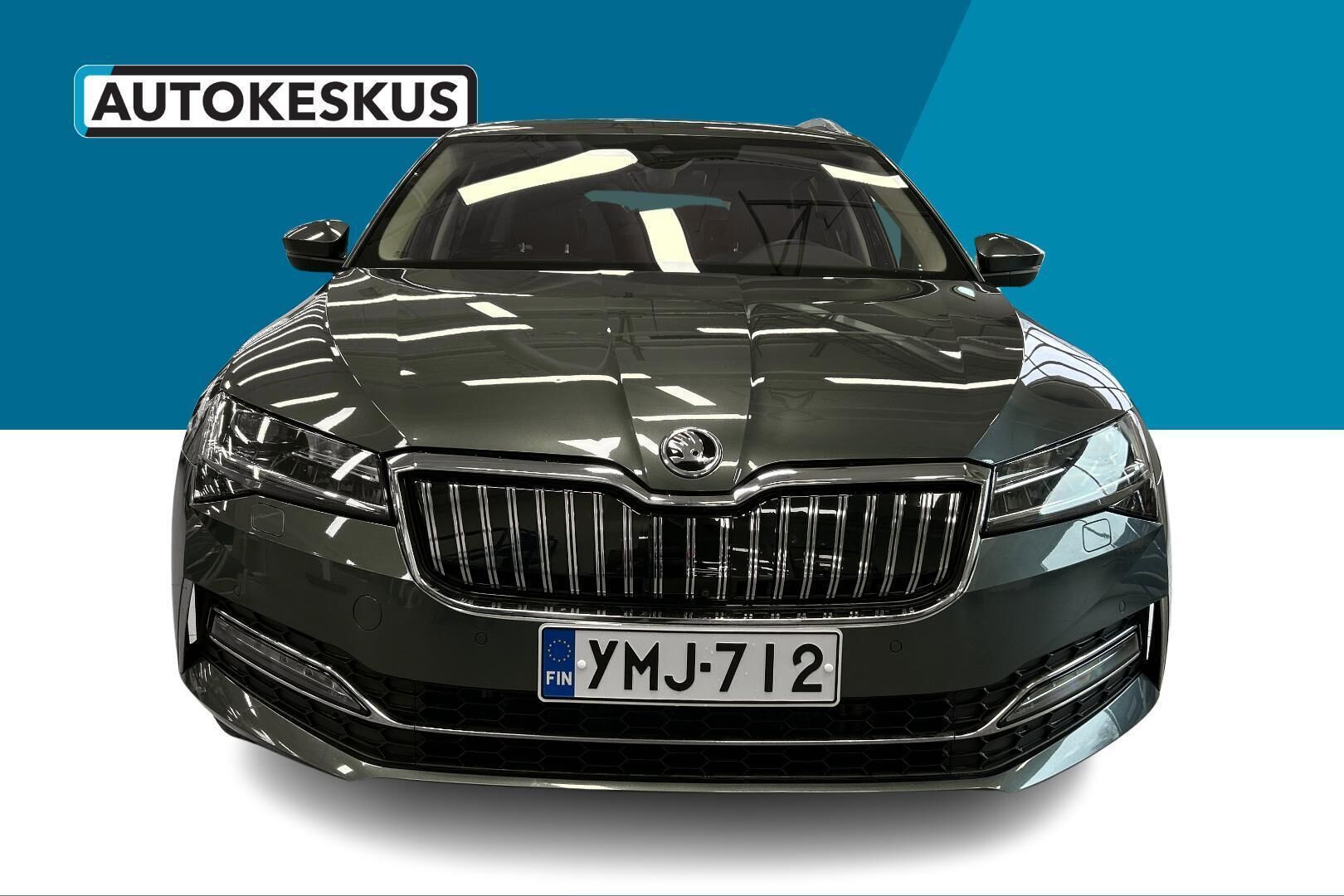 SKODA Superb iso kuva 2