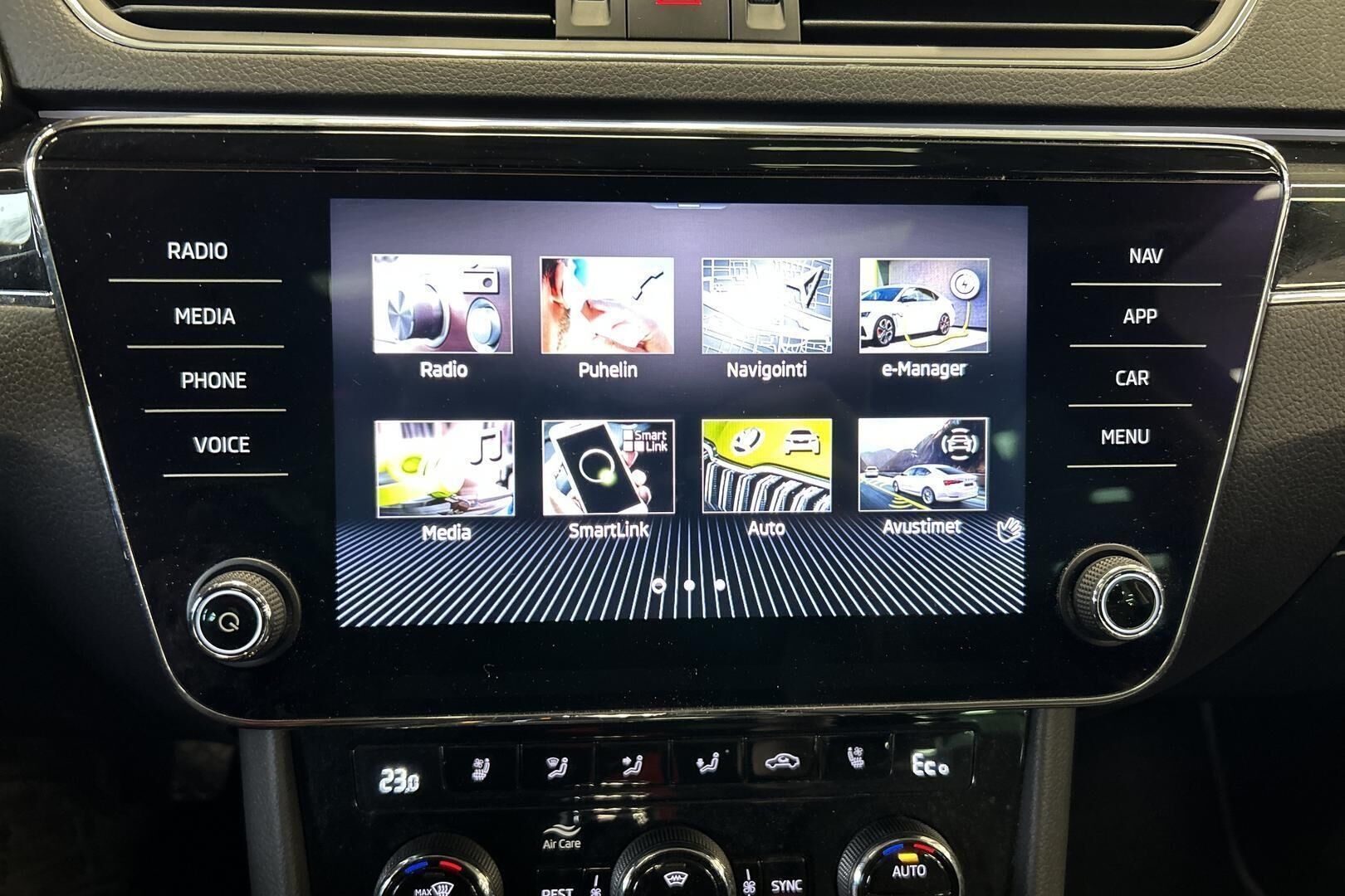 SKODA Superb iso kuva 19