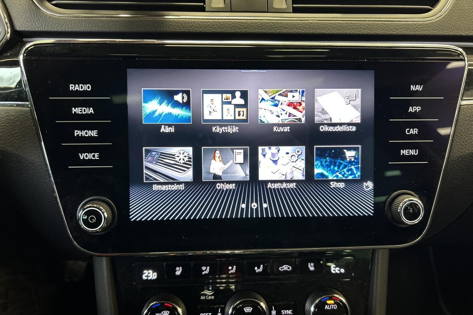 SKODA Superb iso kuva 20