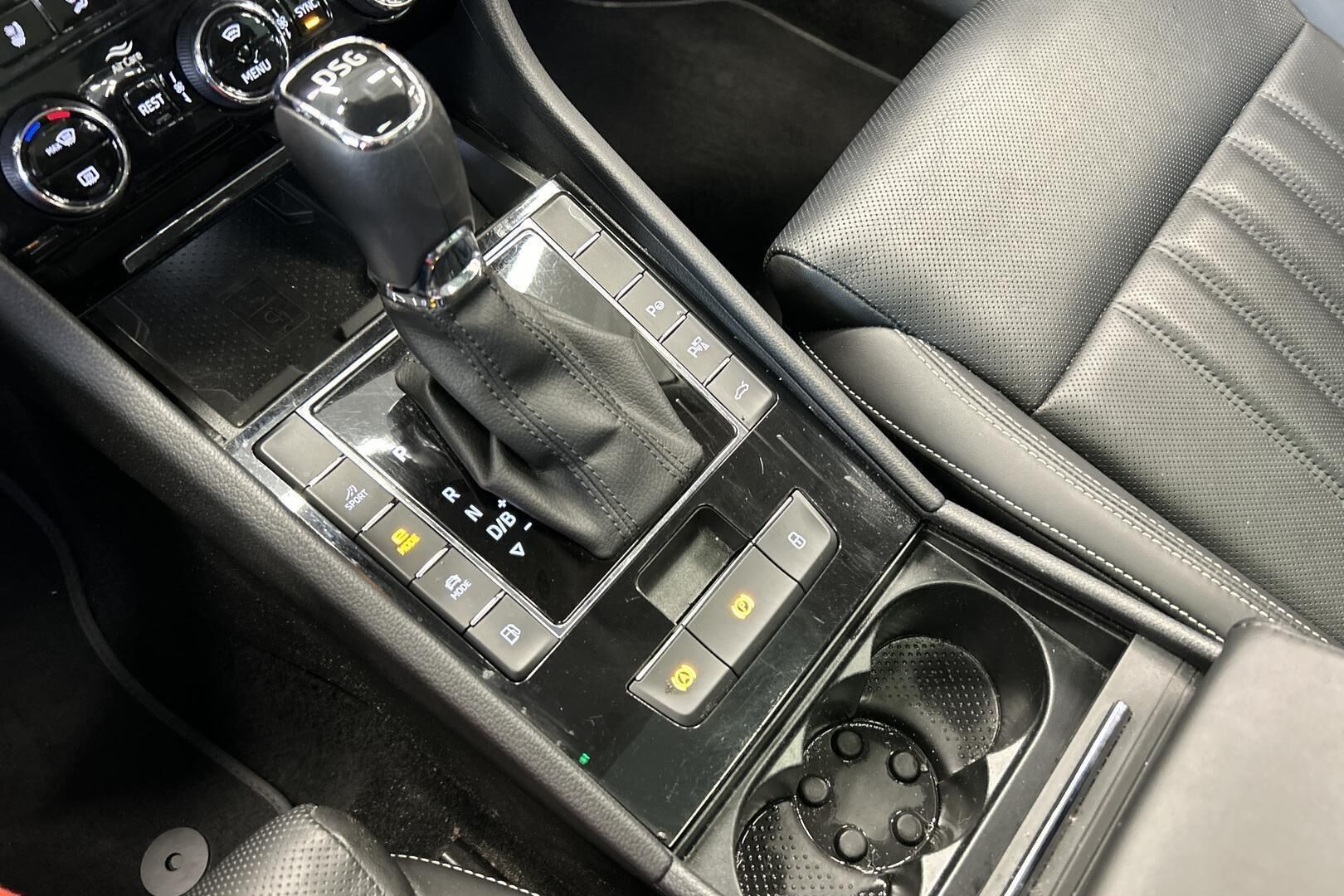 SKODA Superb iso kuva 24