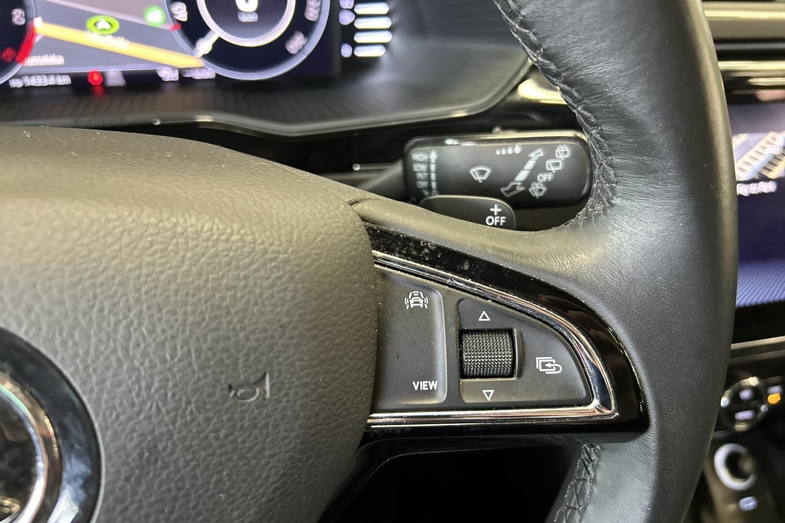 SKODA Superb iso kuva 27