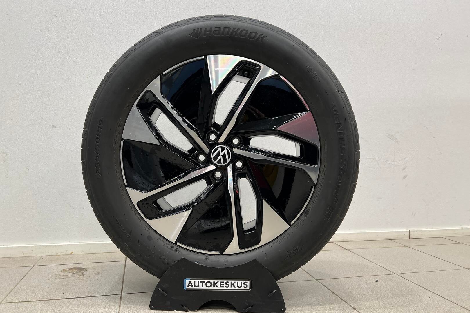 VOLKSWAGEN ID.4 iso kuva 11