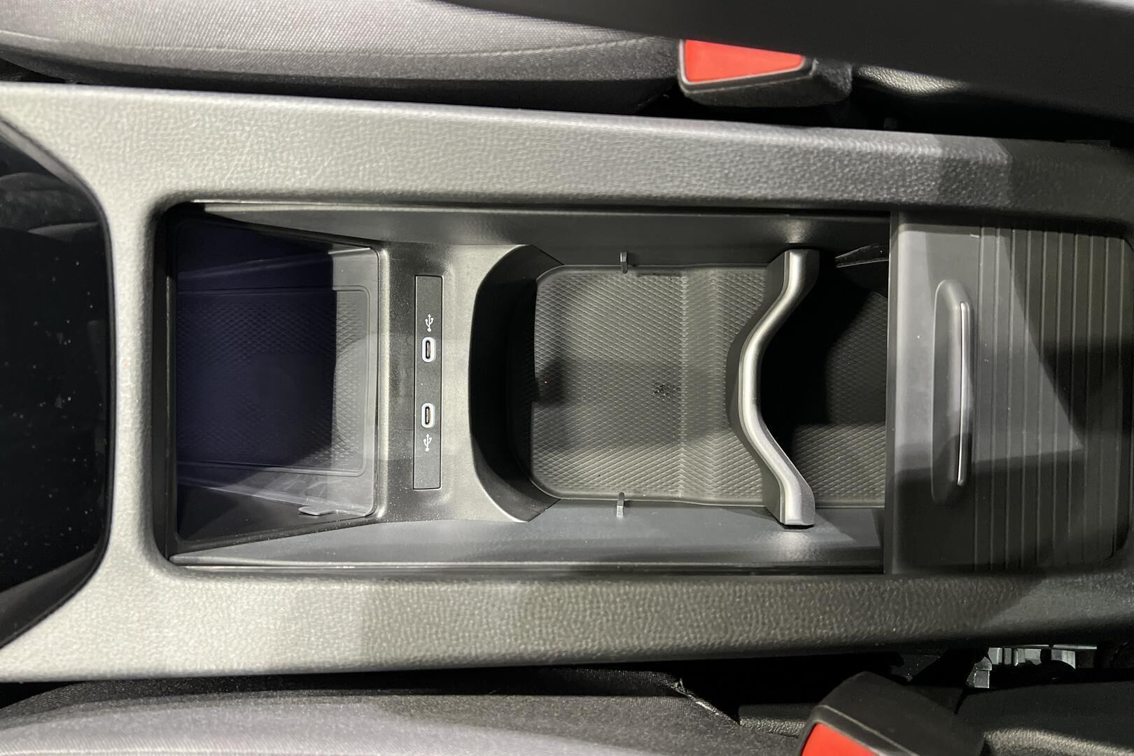 VOLKSWAGEN ID.4 iso kuva 23