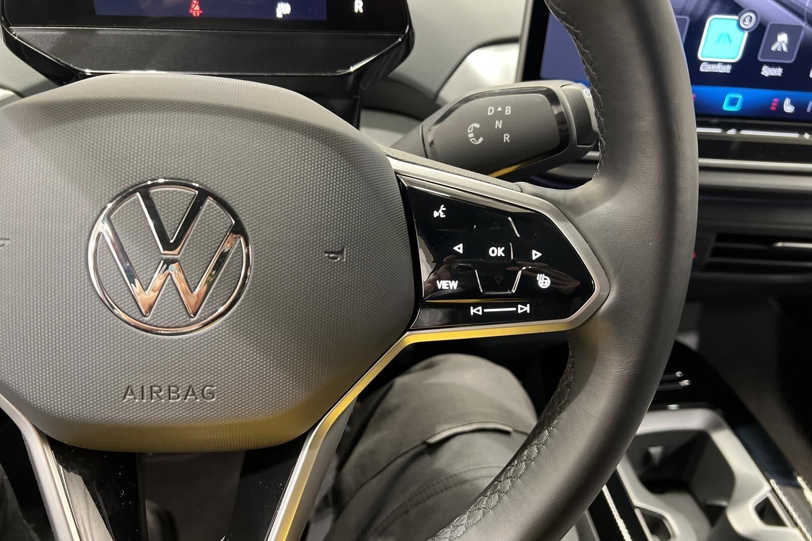 VOLKSWAGEN ID.4 iso kuva 25