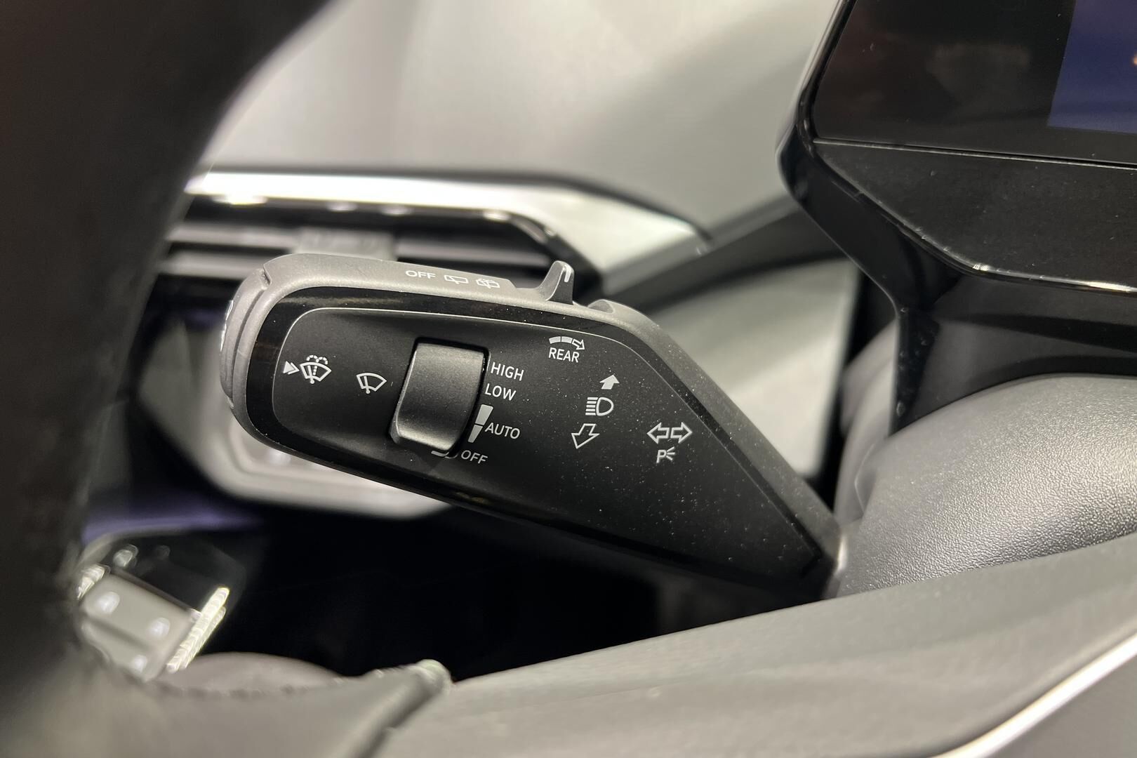 VOLKSWAGEN ID.4 iso kuva 28