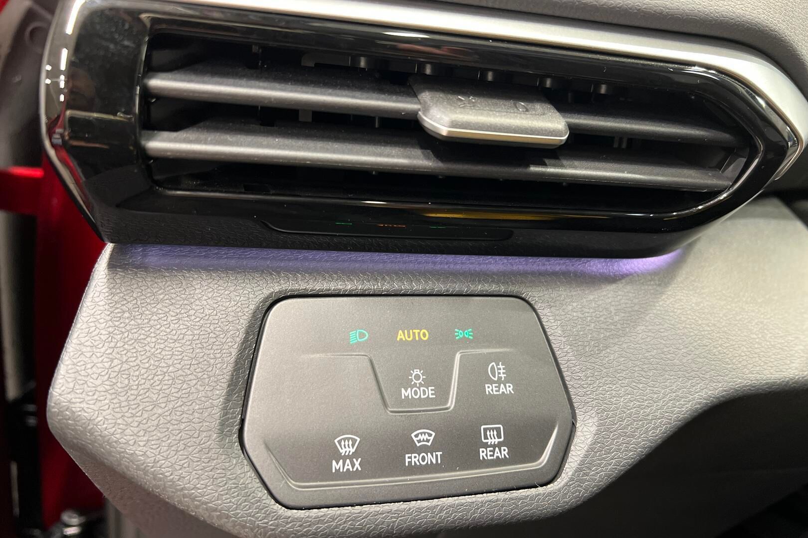 VOLKSWAGEN ID.4 iso kuva 29