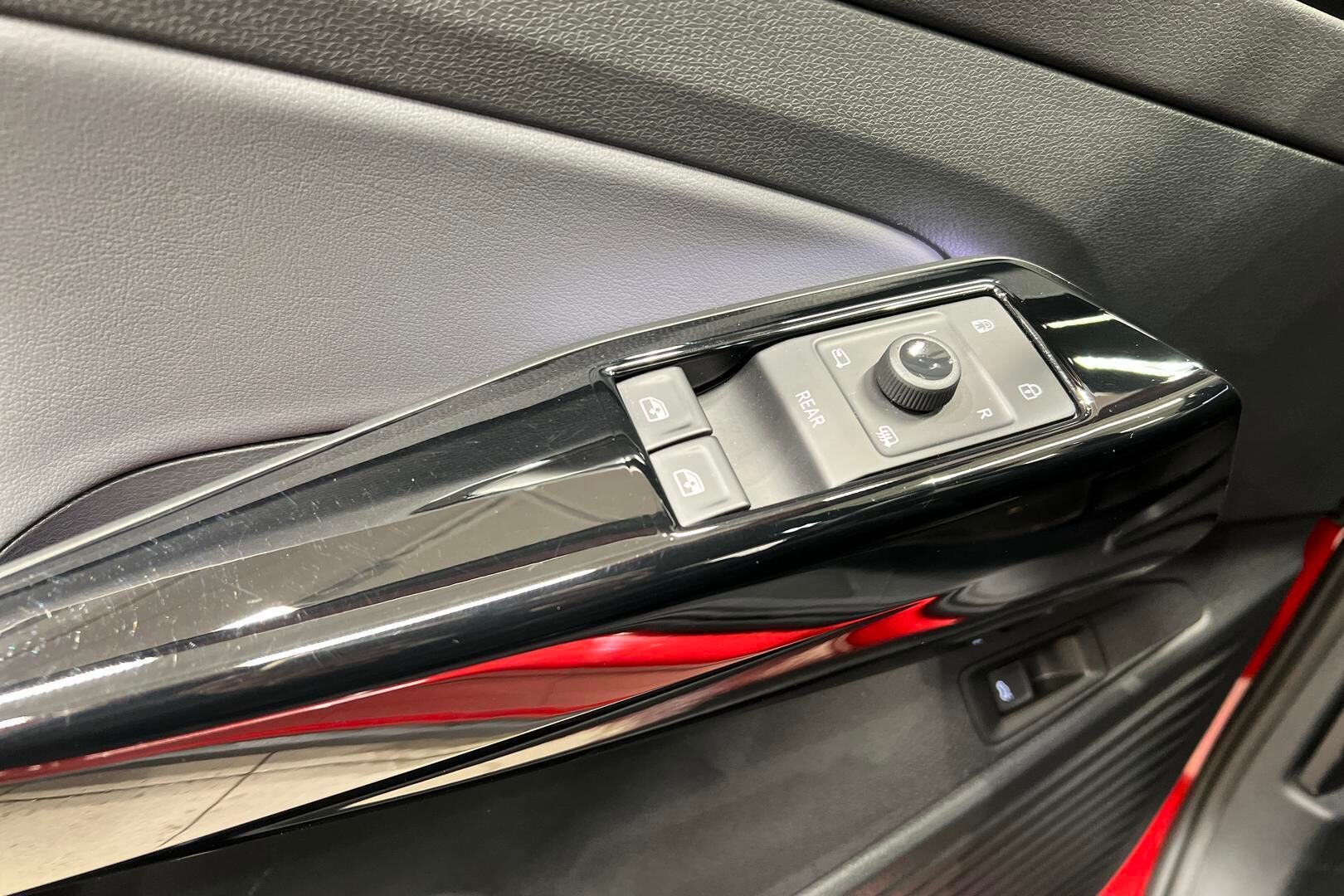 VOLKSWAGEN ID.4 iso kuva 39