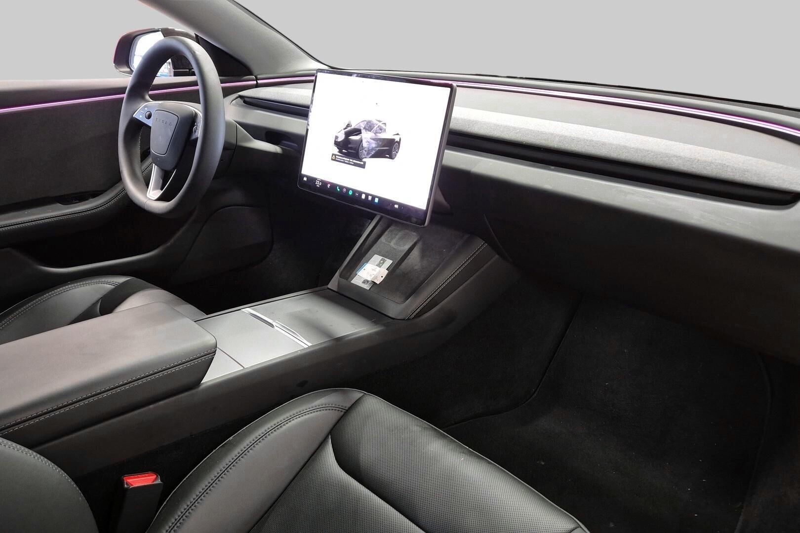 TESLA MODEL 3 iso kuva 7