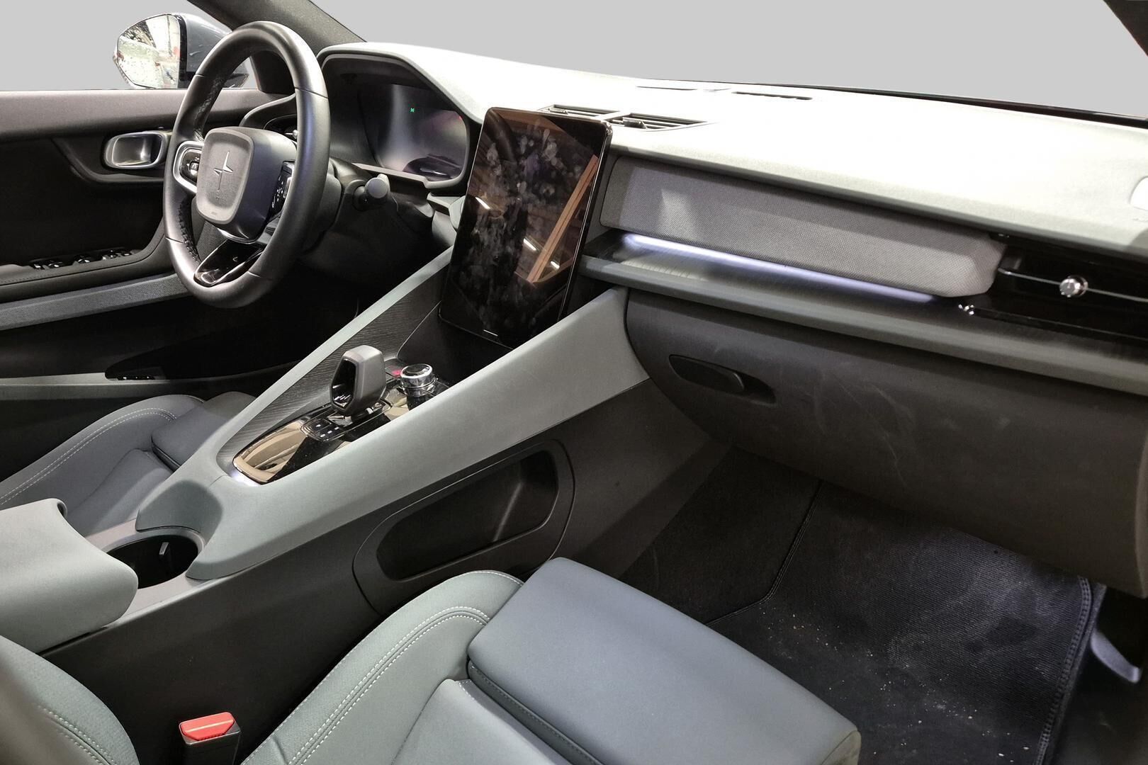 POLESTAR 2 iso kuva 4