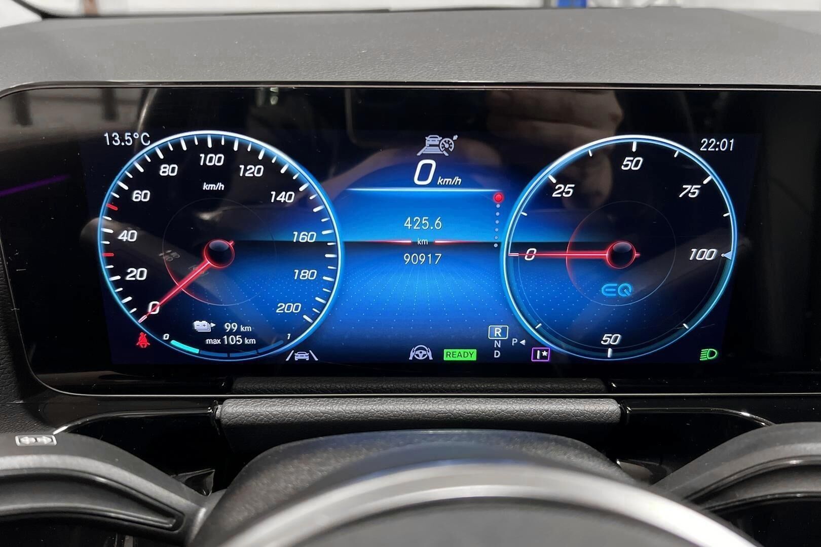 MERCEDES-BENZ EQA iso kuva 17