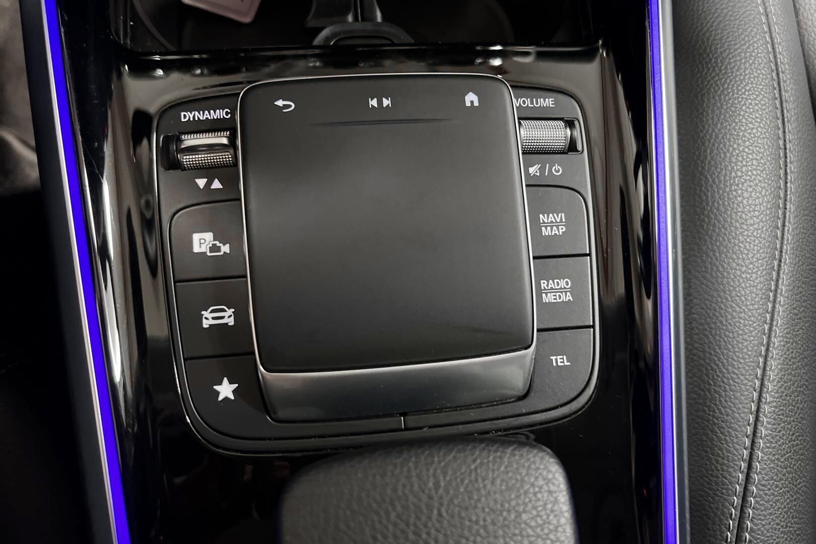 MERCEDES-BENZ EQA iso kuva 18