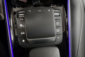 MERCEDES-BENZ EQA esikatselu 18