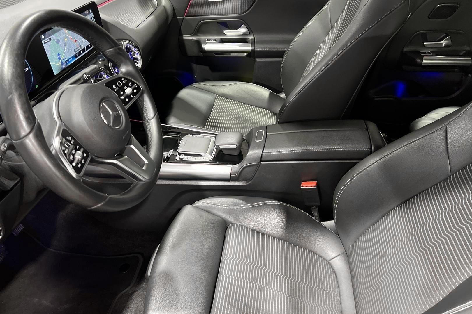 MERCEDES-BENZ EQA iso kuva 9