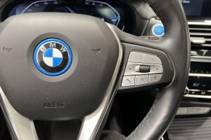 BMW IX3 esikatselu 23