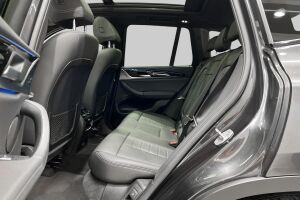 BMW IX3 esikatselu 9