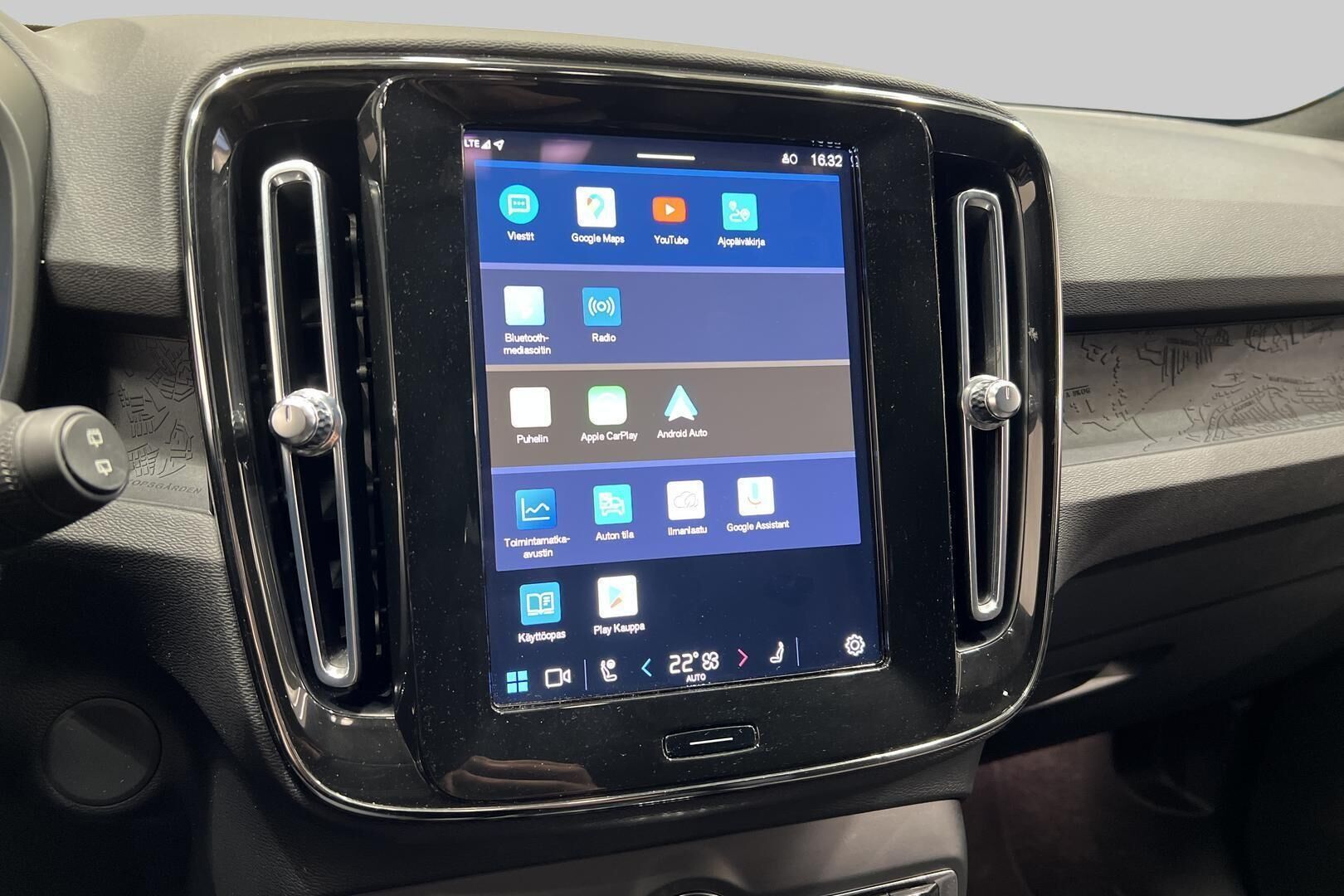 VOLVO XC40 iso kuva 16