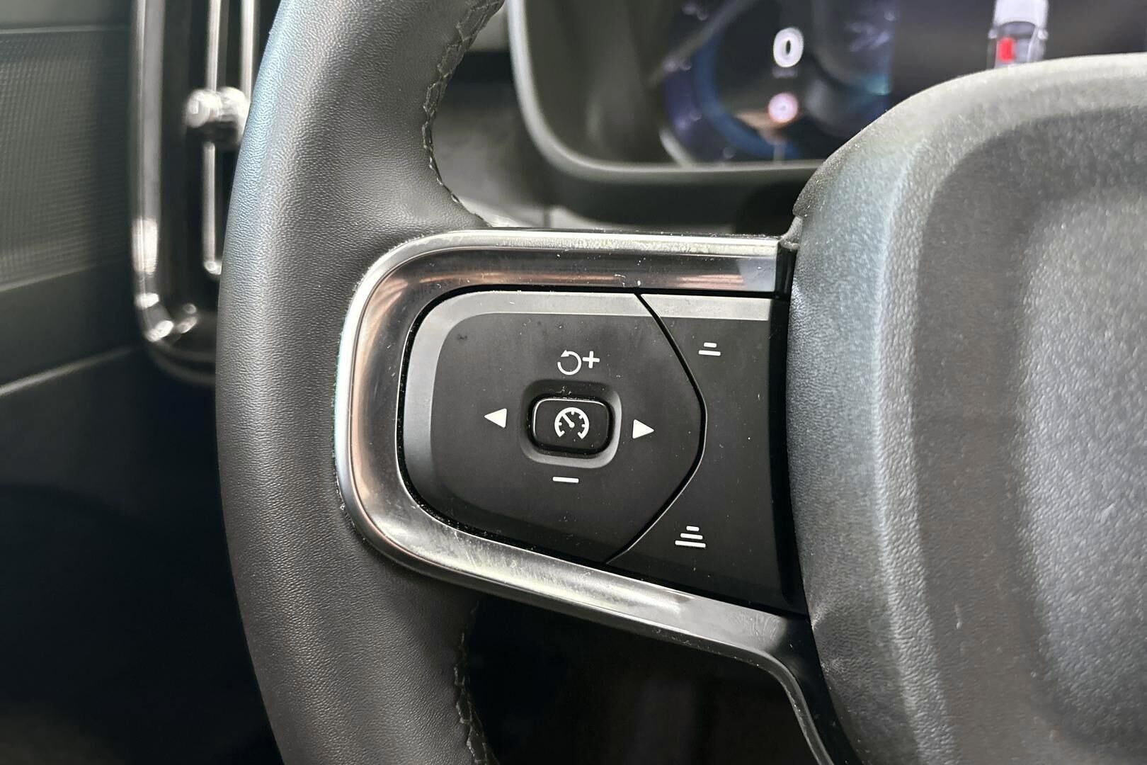 VOLVO XC40 iso kuva 19