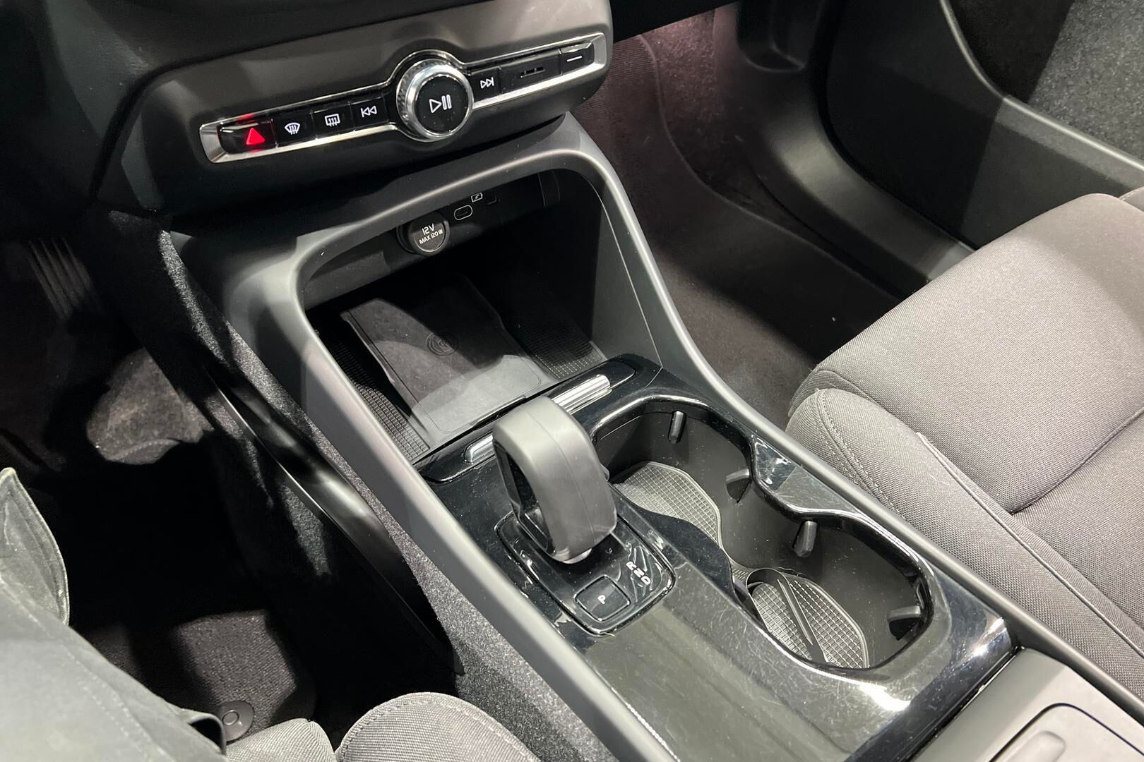 VOLVO XC40 iso kuva 23