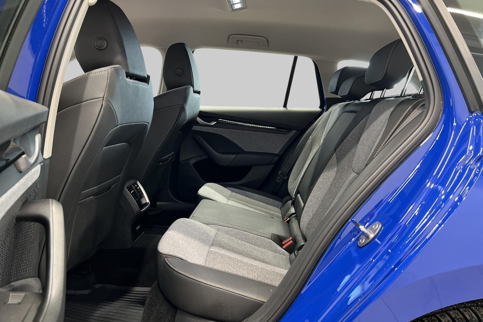 SKODA OCTAVIA iso kuva 9