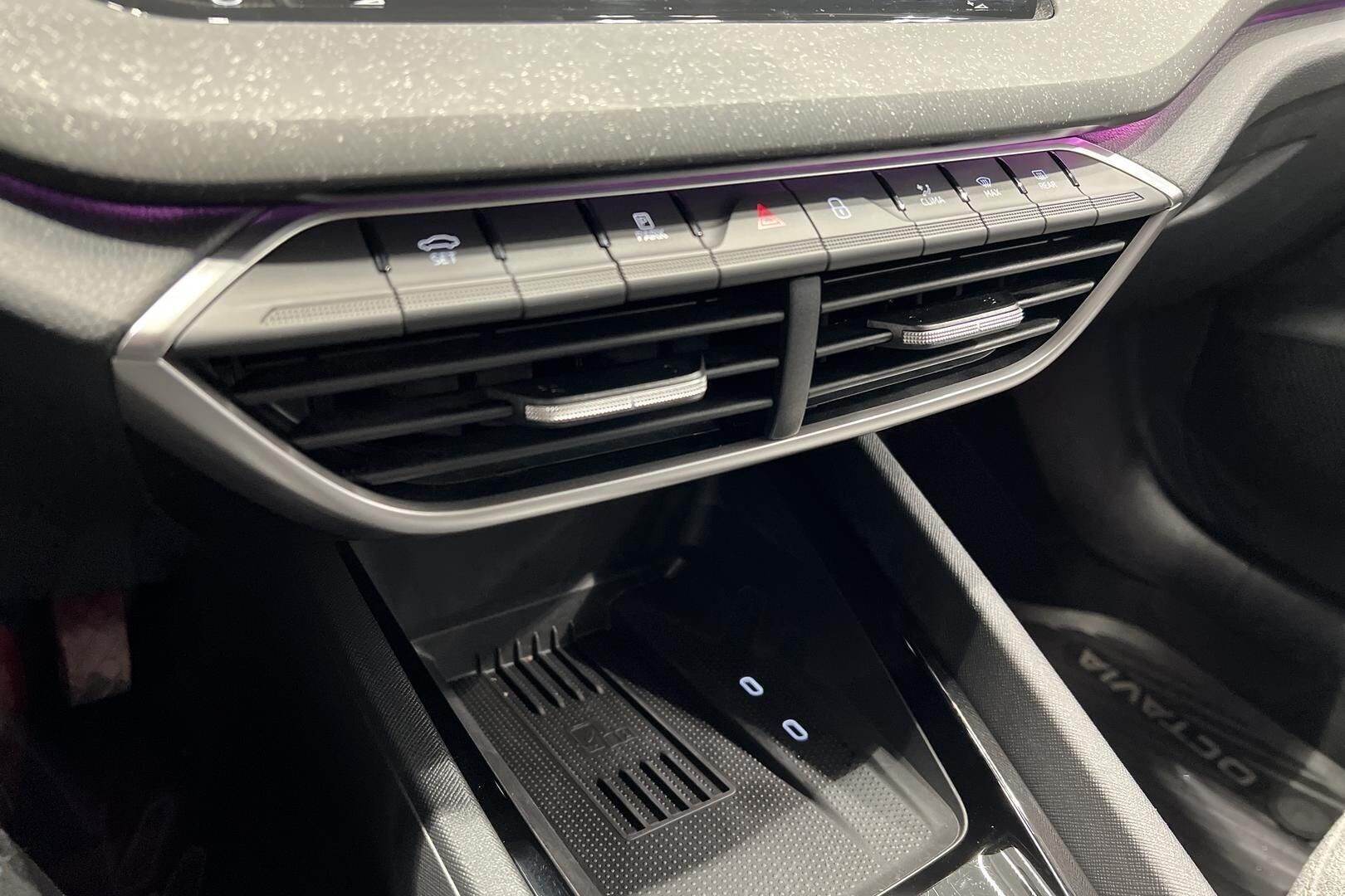 SKODA OCTAVIA iso kuva 22