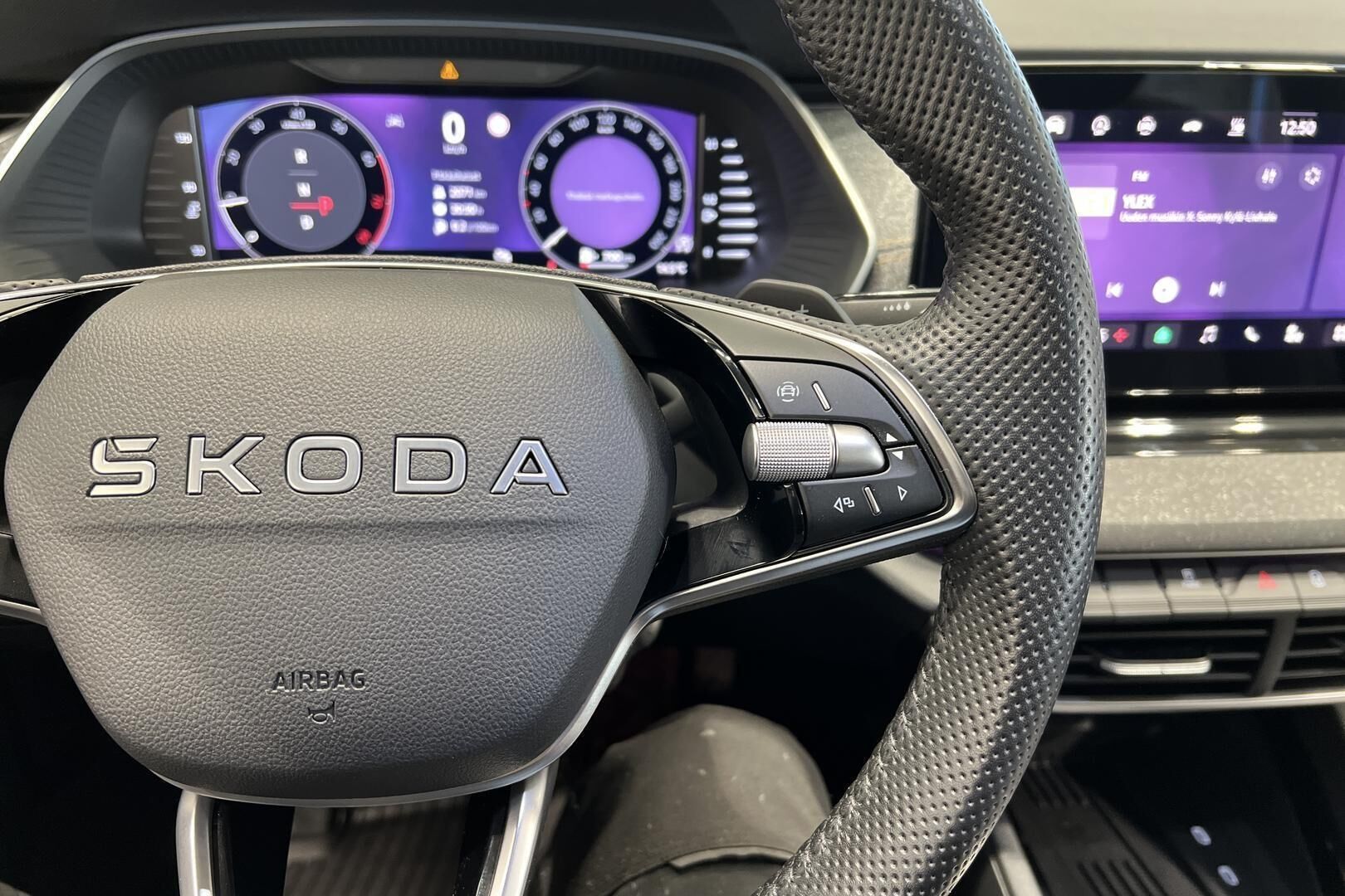 SKODA OCTAVIA iso kuva 26