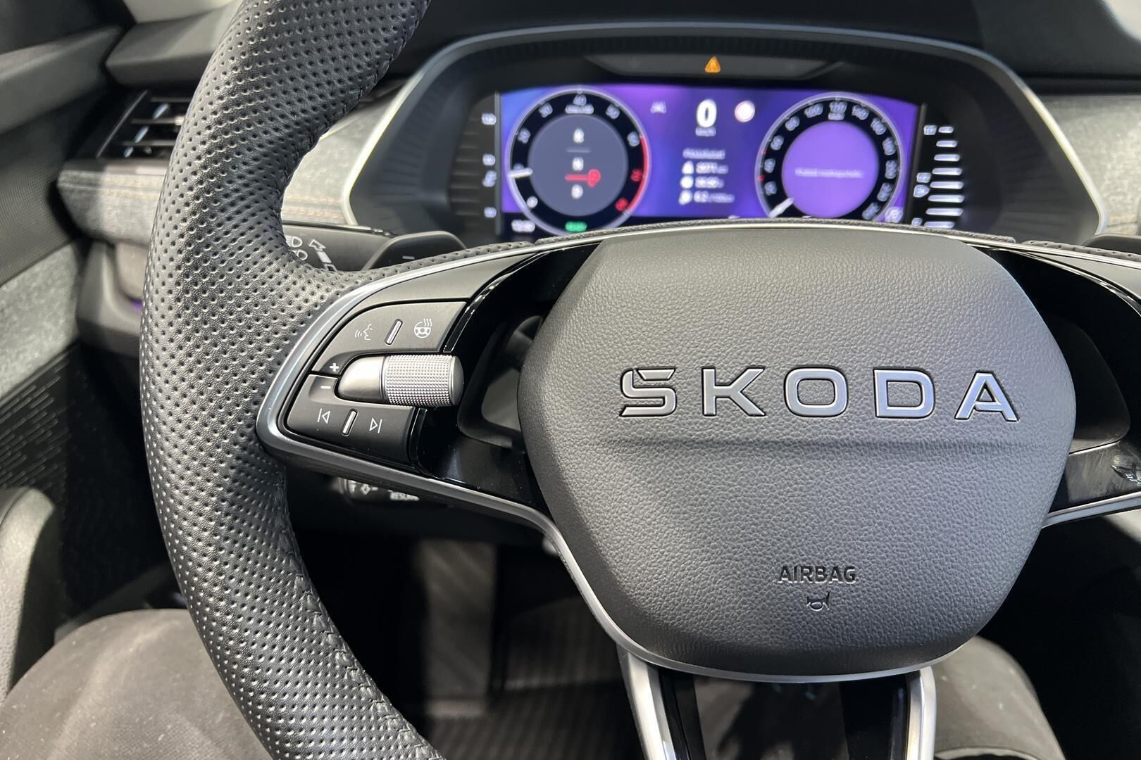 SKODA OCTAVIA iso kuva 27