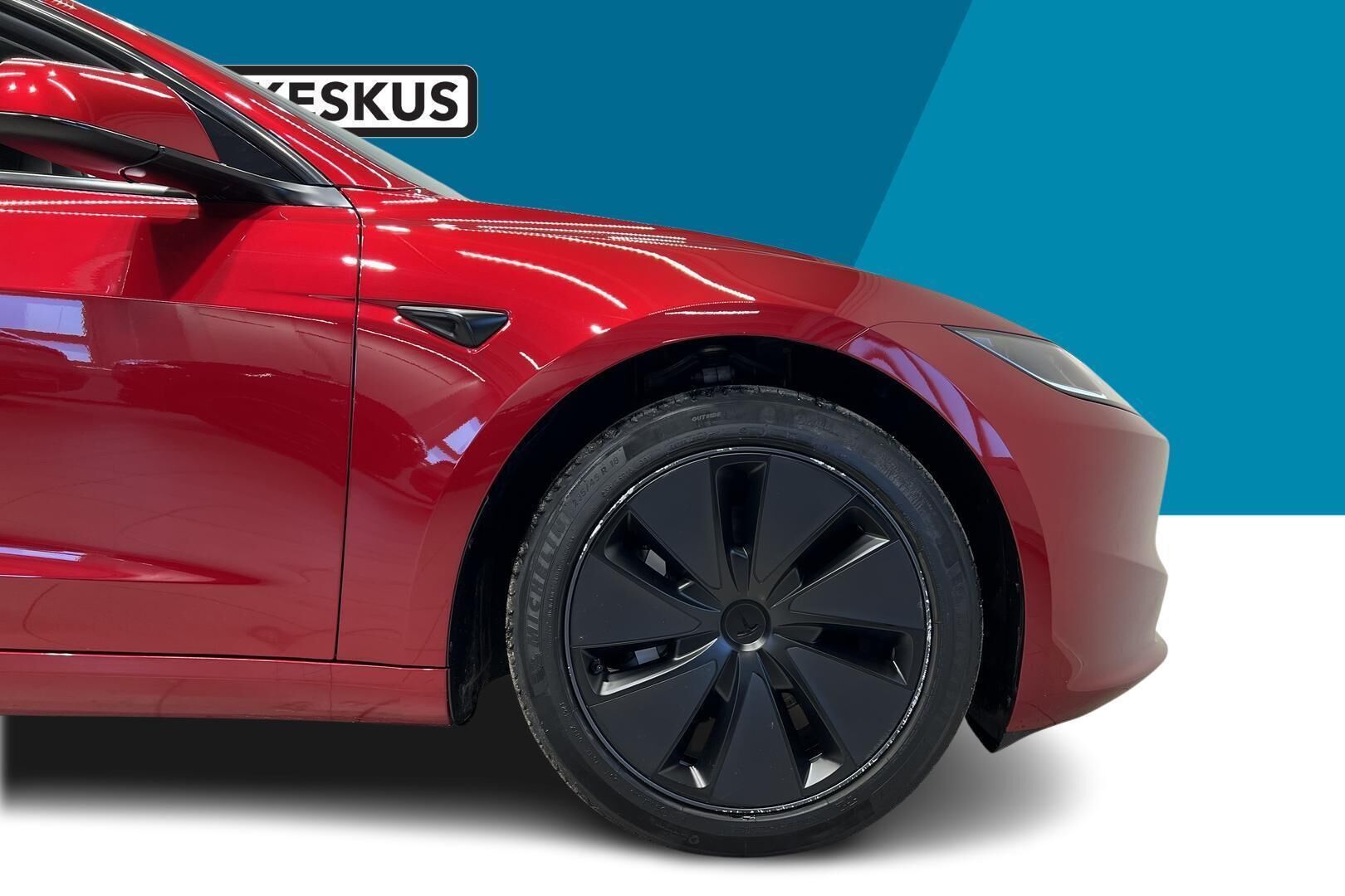 TESLA MODEL 3 iso kuva 13