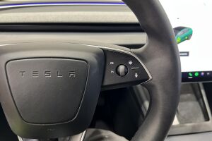 TESLA MODEL 3 esikatselu 23