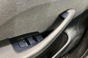 TESLA MODEL 3 esikatselu 25