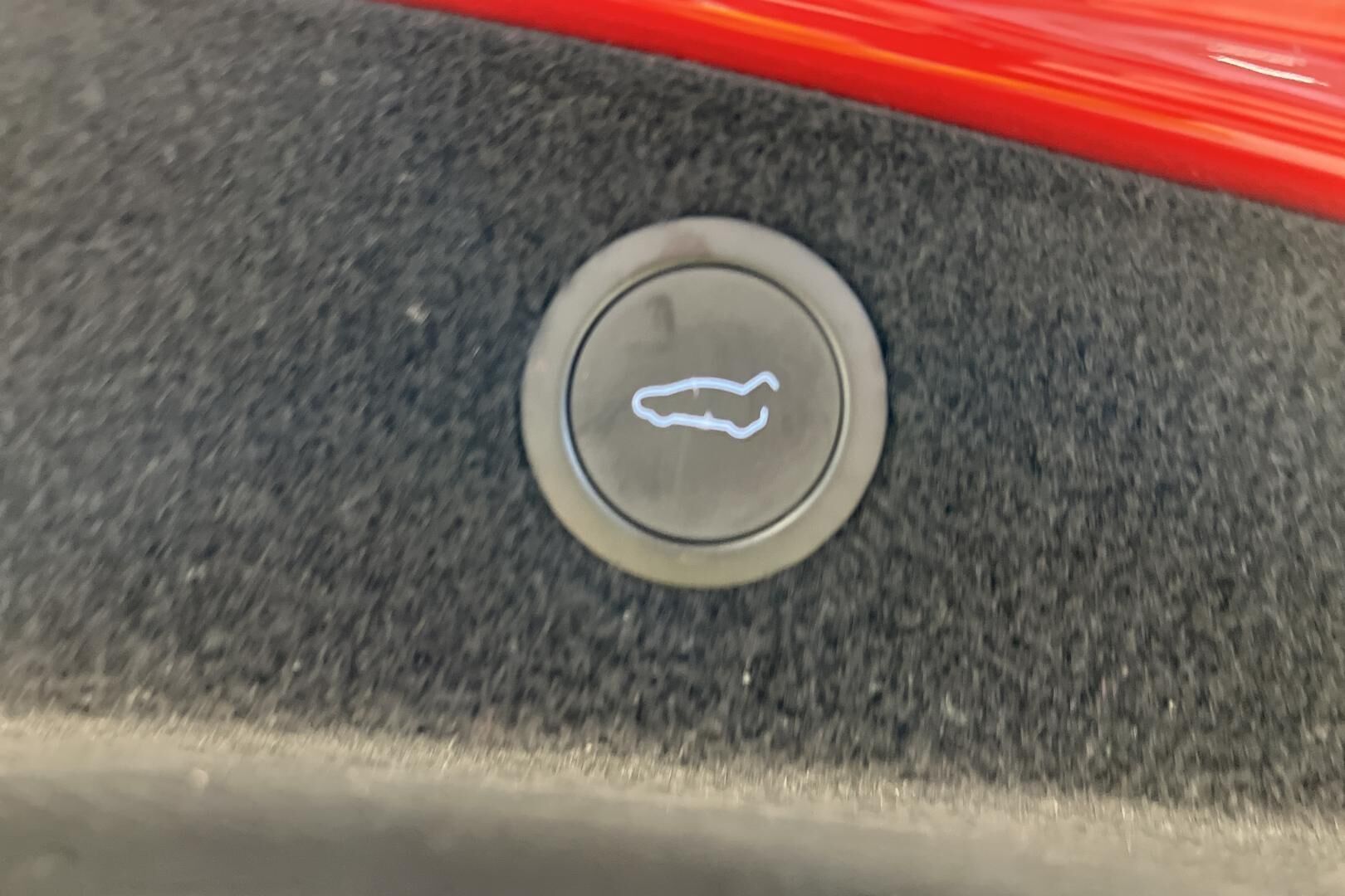 TESLA MODEL 3 iso kuva 28