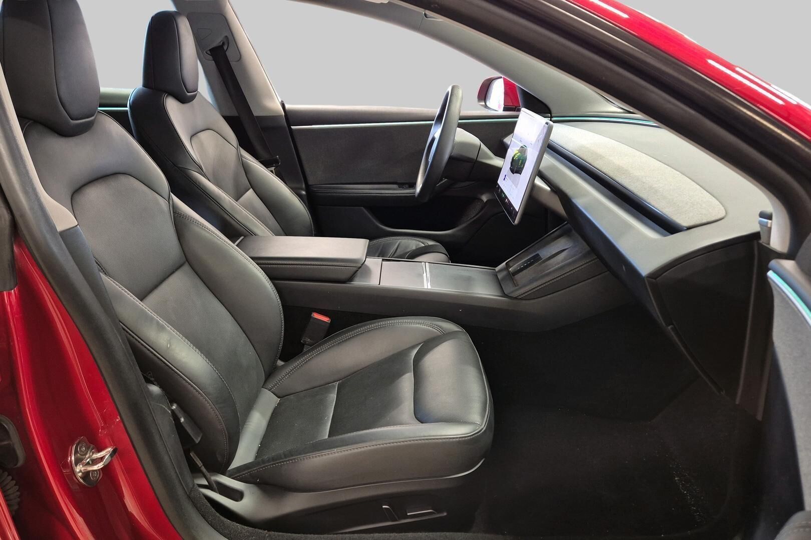 TESLA MODEL 3 iso kuva 4