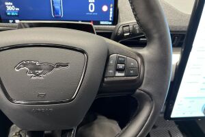 FORD MUSTANG MACH-E esikatselu 23